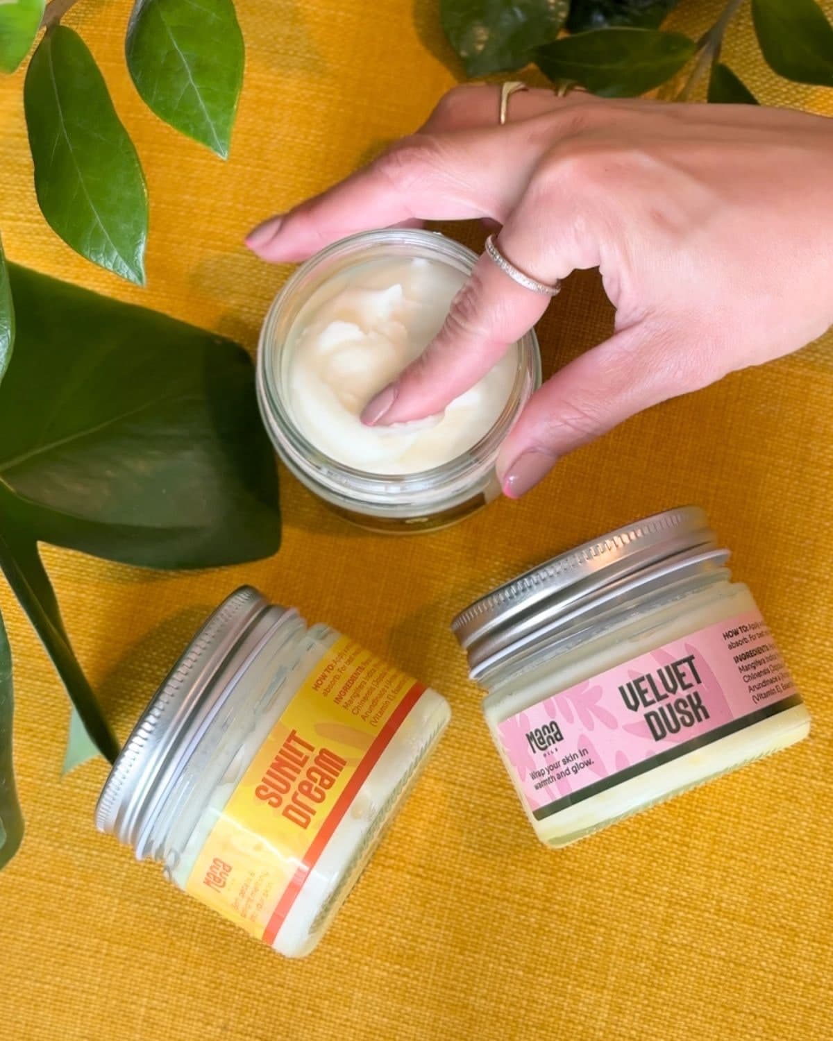 Évelyn Iurk using the Manna body butter collection